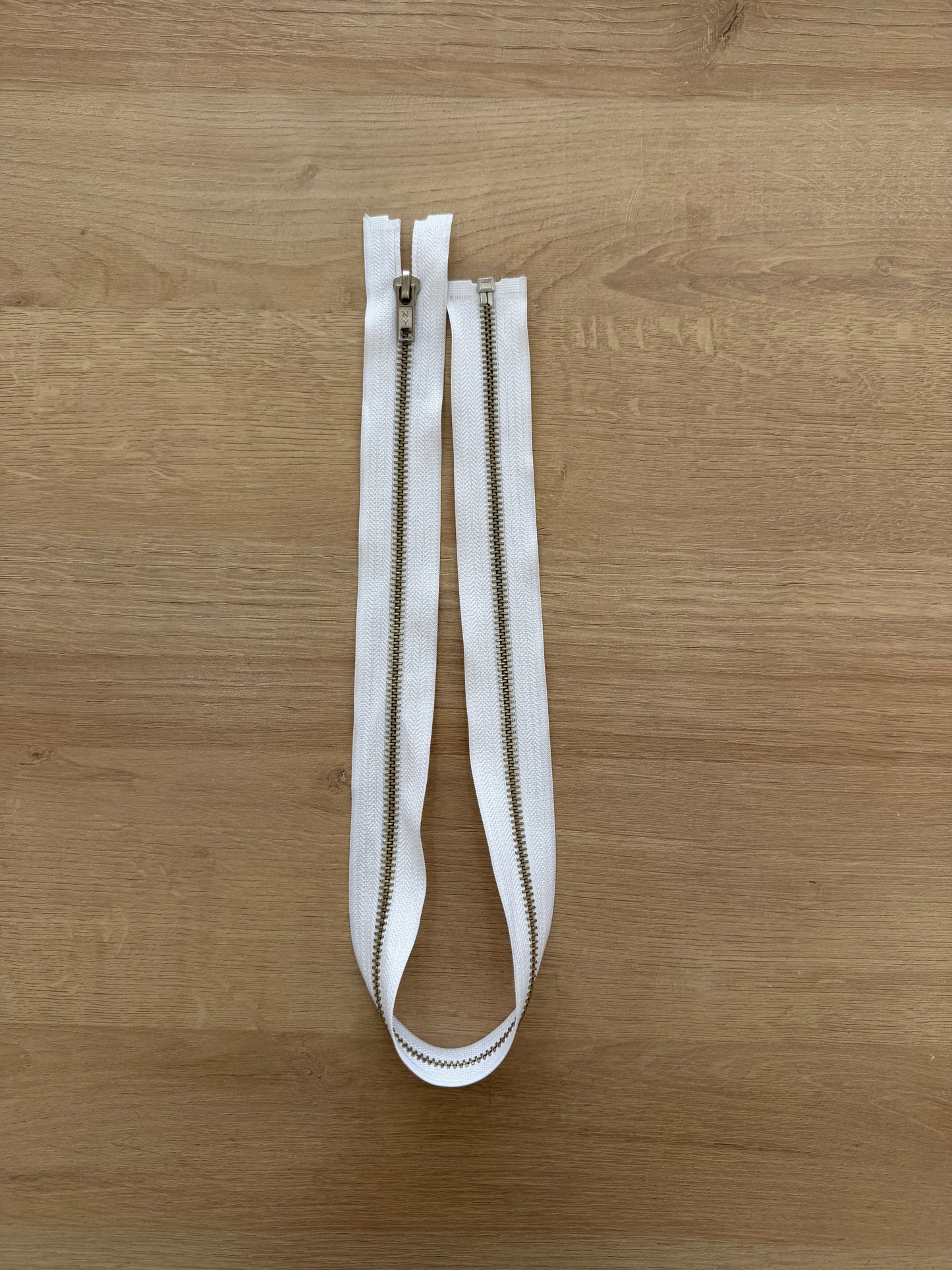 Zíper destacável de metal Branco 65cm - R$ 24,90