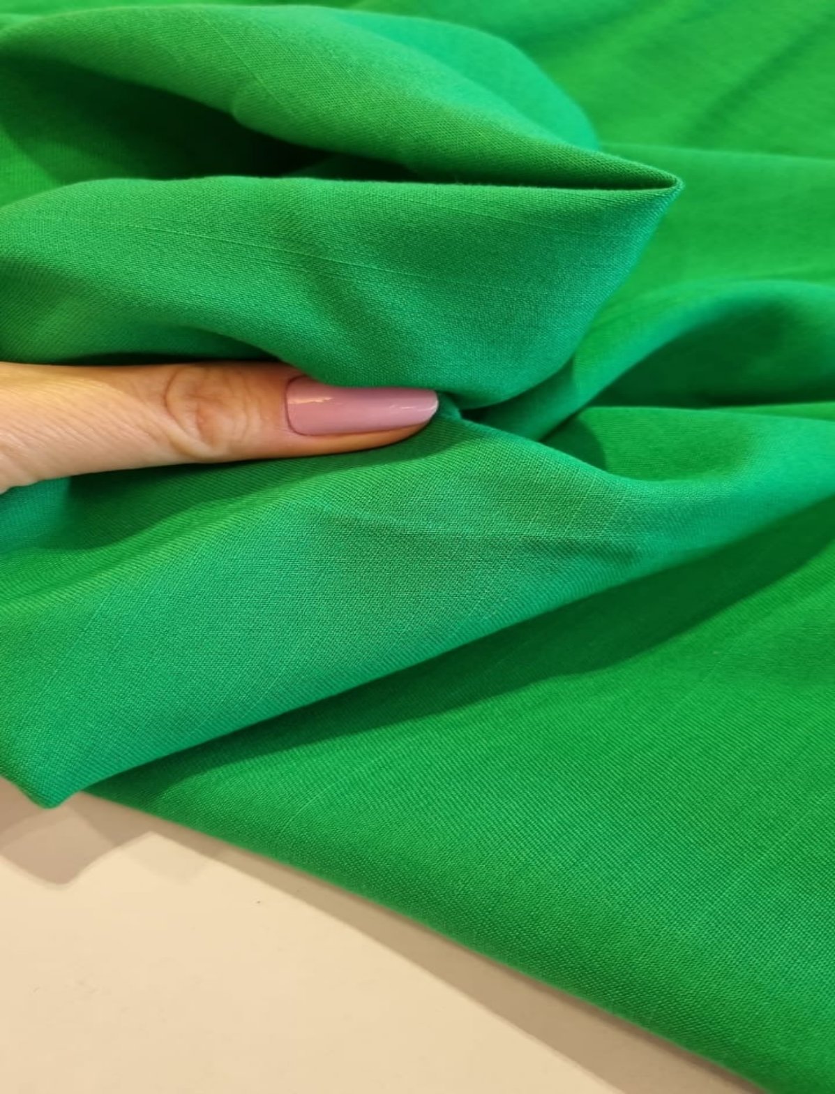 Viscose com Cânhamo viscose 84% , cânhamo 16% Verde - R$ 39,90/metro