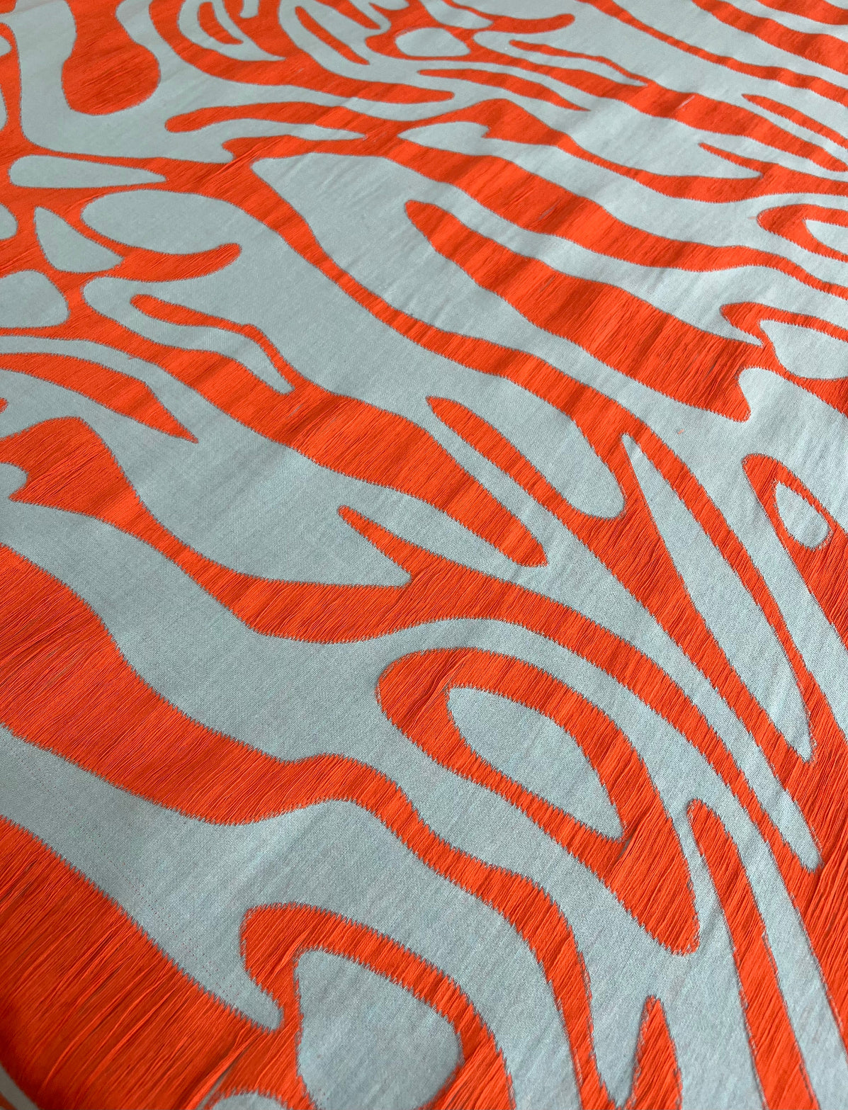 Jacquard Franjas Azul com Coral - R$ 129,90/metro