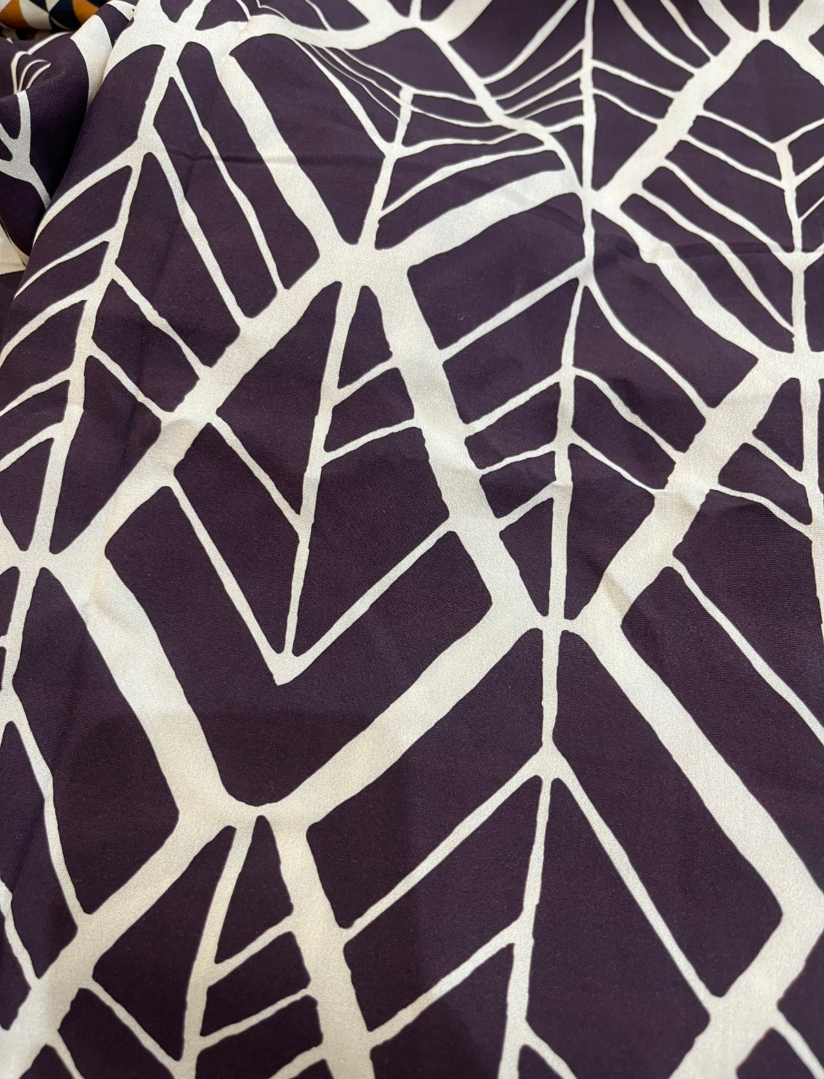 Banca 24 - Viscose Estampada fundo marrom