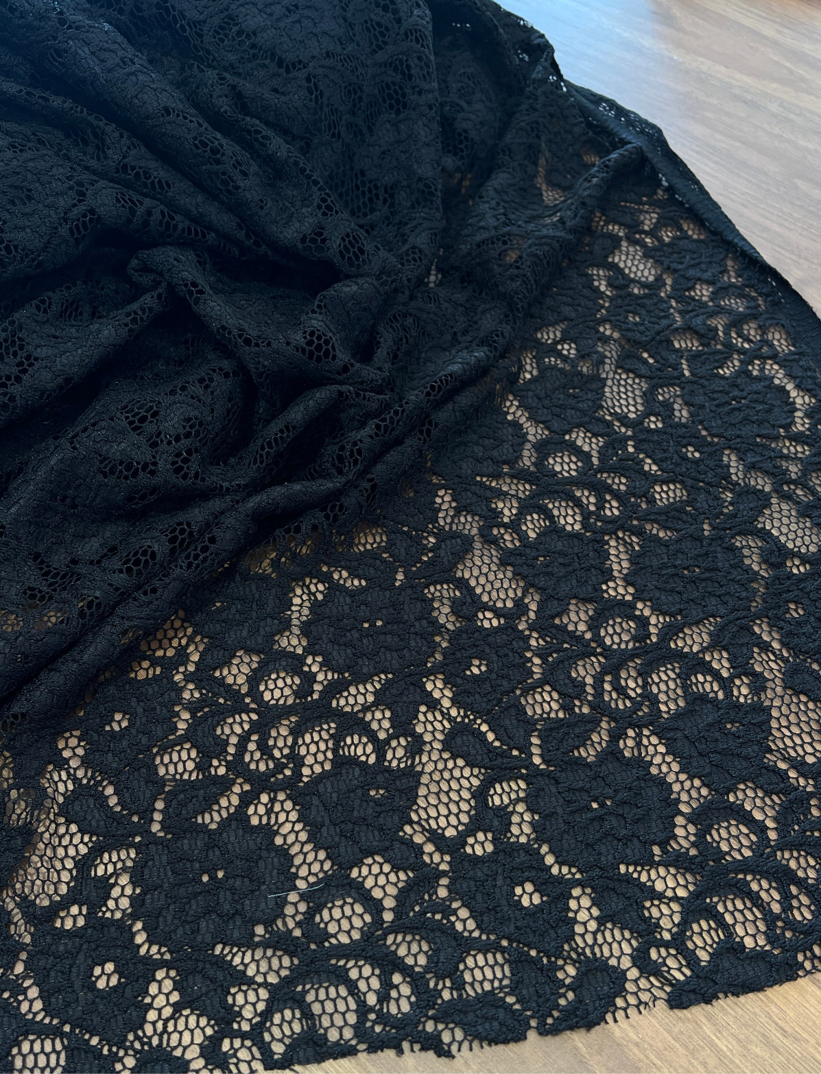 Renda de Poliamida com Elastano Preto - R$ 29,90/metro