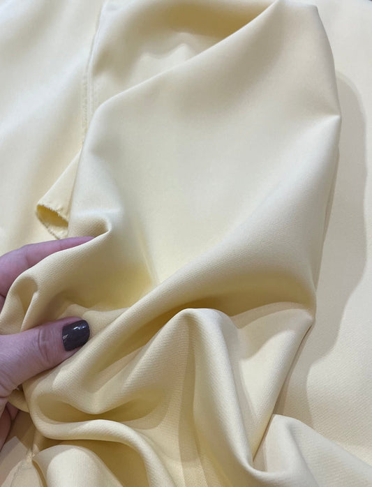 Alfaiataria de poliéster com elastano Amarelo manteiga - R$ 49,90/metro