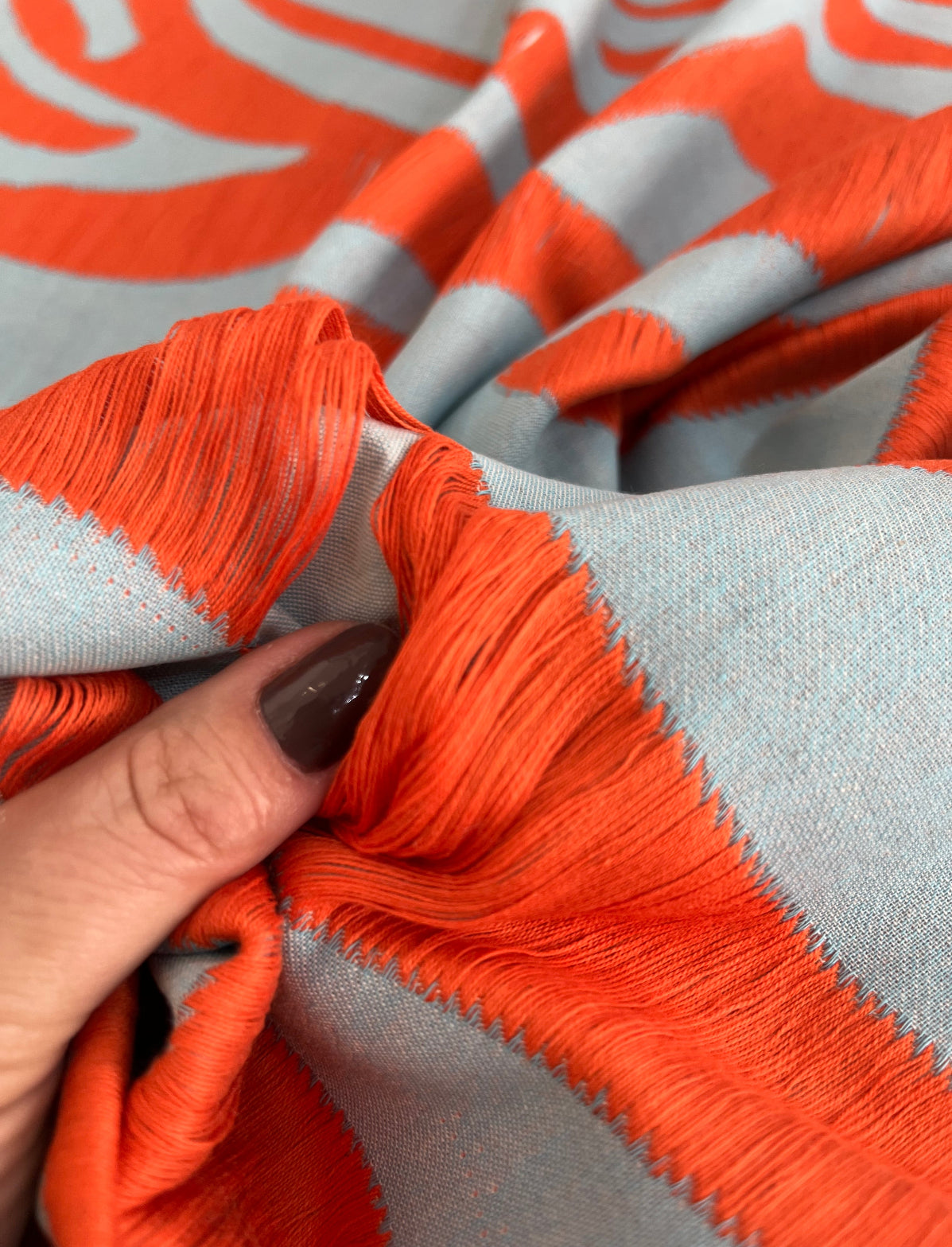 Jacquard Franjas Azul com Coral - R$ 129,90/metro