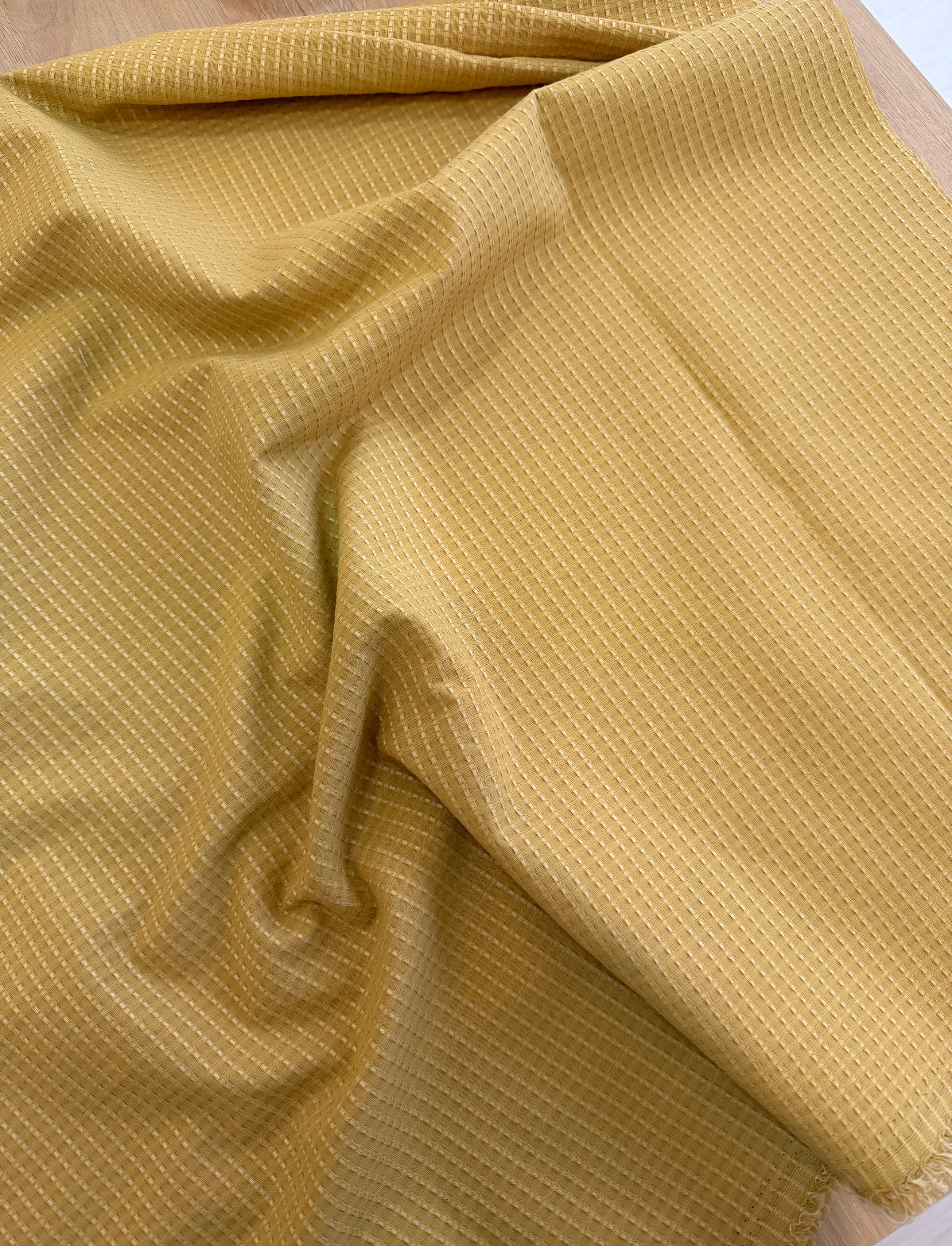 Algodão com viscose Mostarda maquinetado - R$ 69,90/metro