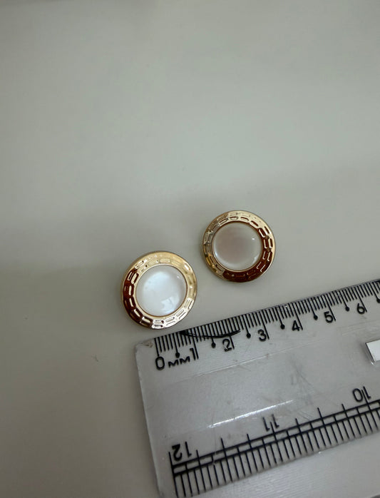 Botão com Pé pérola e banho dourado - R$ 2,00 unidade