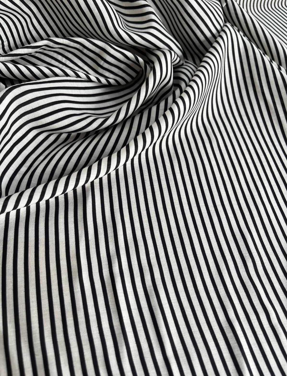 Viscose Estampada Listra Preto - R$ 39,90/ metro