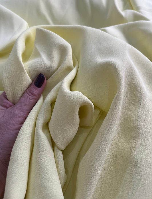 Crepe Patou de Acetato Amarelo - R$ 99,90/metro