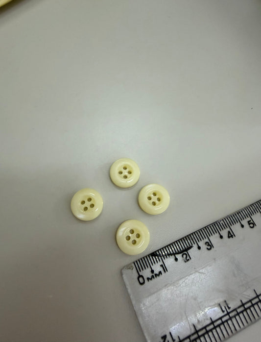 Botão 4 furos Amarelo Lima - R$ 0,25 unidade