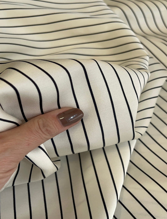 Viscose acetinada Risca Giz - R$ 49,90/metro