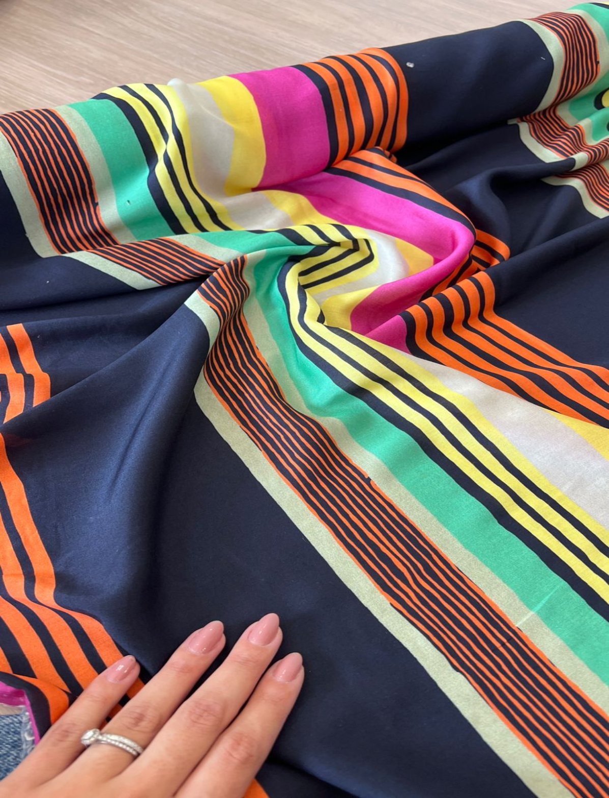 Viscose com seda Listrada - R$ 59,90/metro
