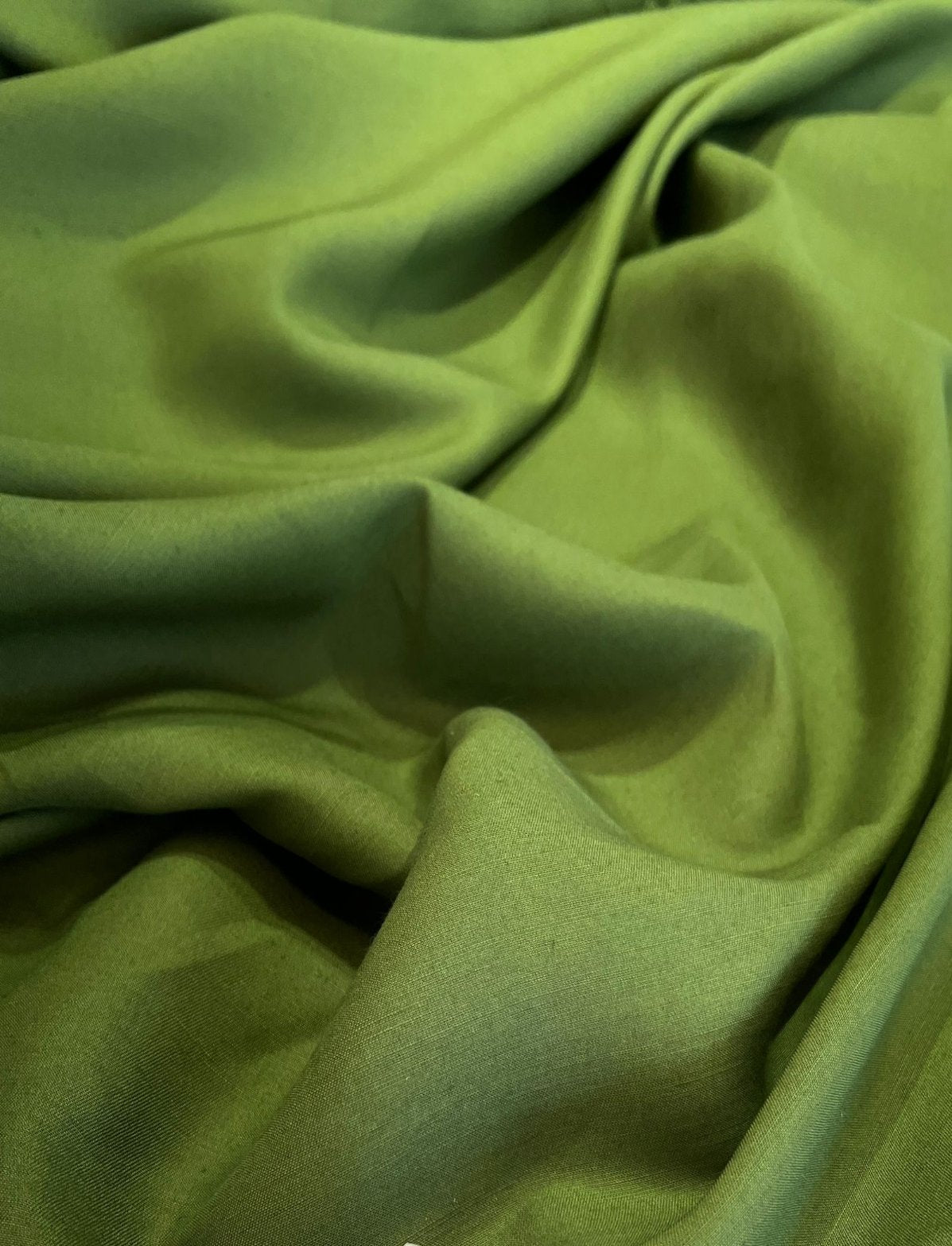 Viscose com Cânhamo, 23% Cânhamo e 77% Viscose Ecovero - Verde Esmeralda - R$ 59,90/metro
