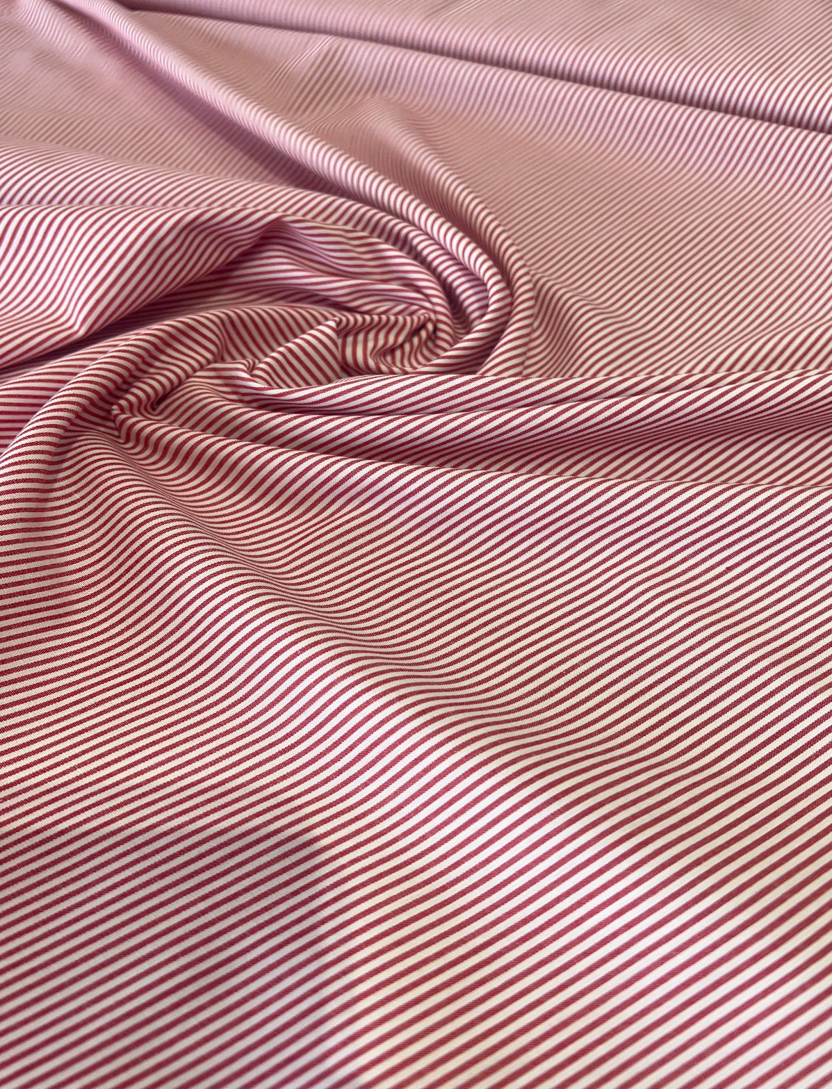 Tricoline Mista Listrada Fio tinto Vermelho - de R$ 39,90 por R$ 29,90/metro