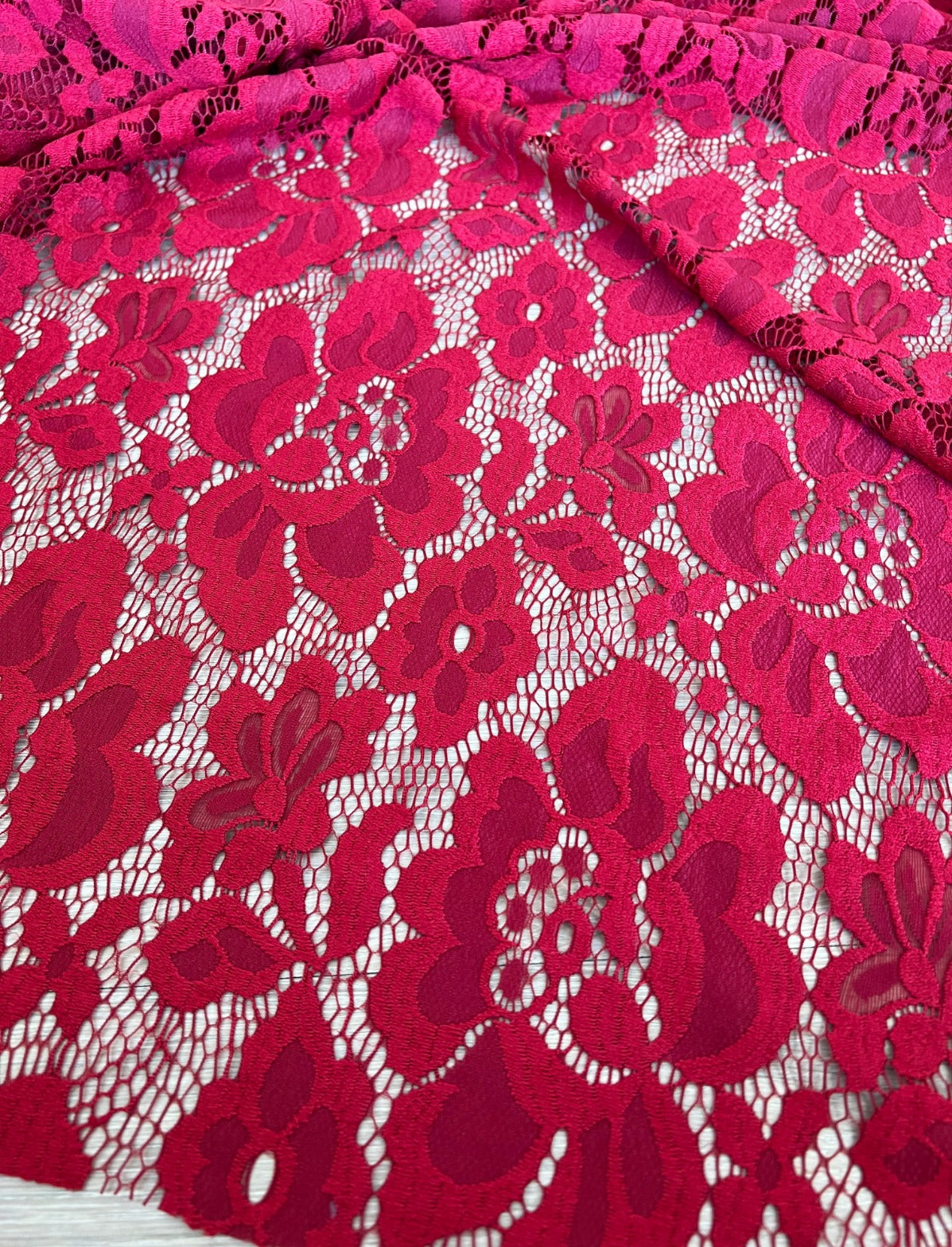 Renda de Poliamida Vermelho - R$ 29,90/metro.