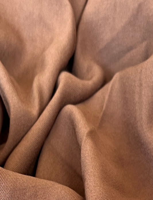 Tencel Marrom Capuccino ( alfaiataria de viscose com poliéster) - R$ 49,90/metro.