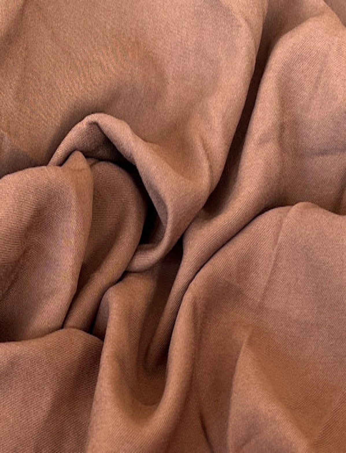 Tencel Marrom Capuccino ( alfaiataria de viscose com poliéster) - R$ 49,90/metro.