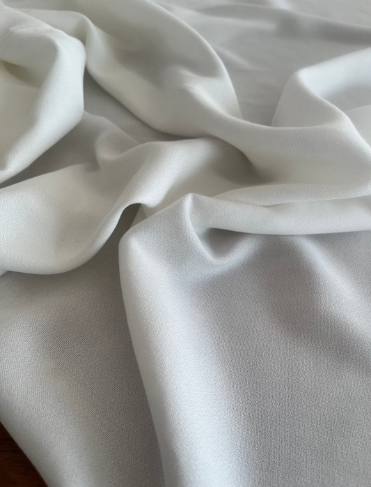 Crepe de viscose Encorpado - Branco - R$ 39,90/metro.