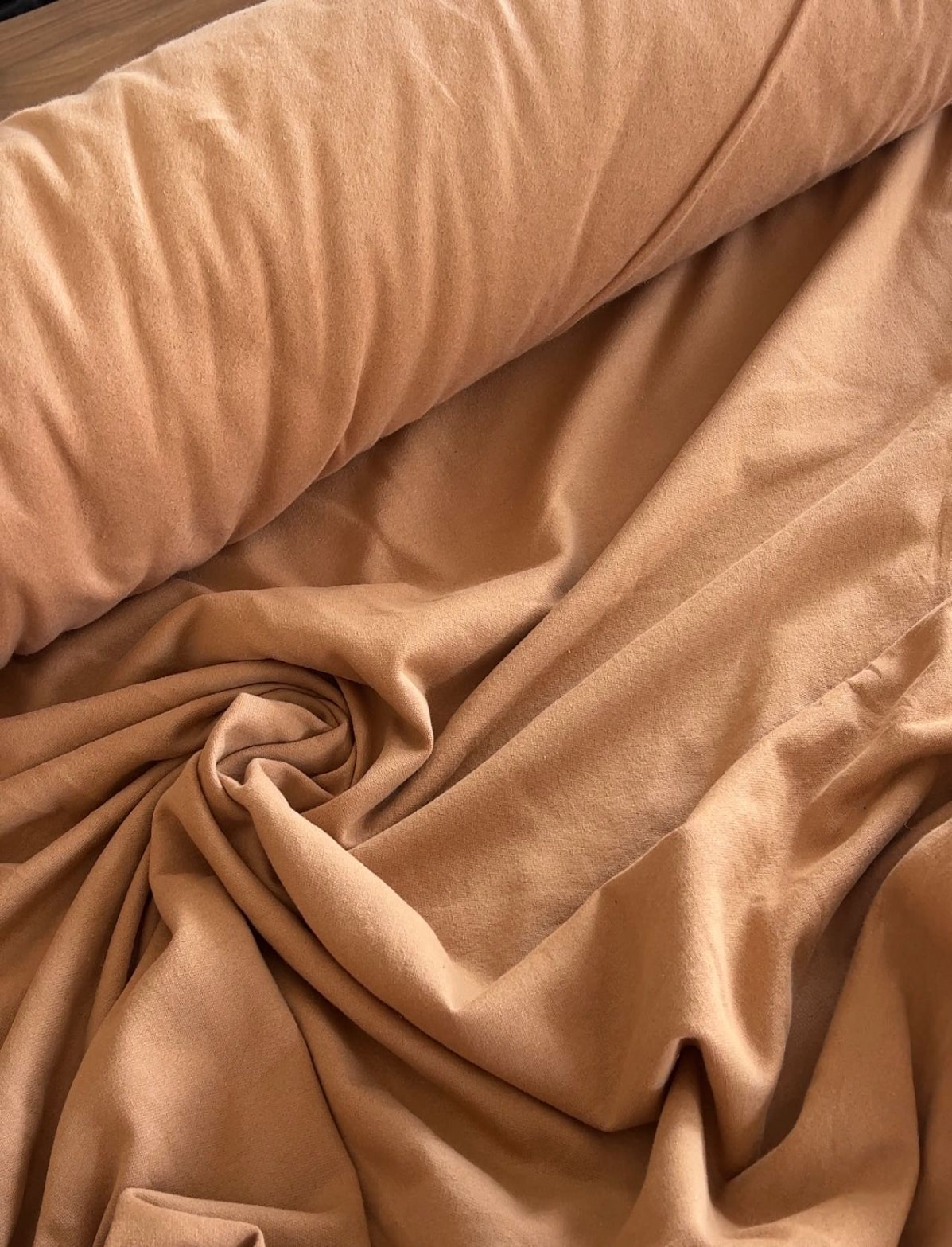 Moletom Castanha peluciado - R$ 69,90/metro (por 49,90)