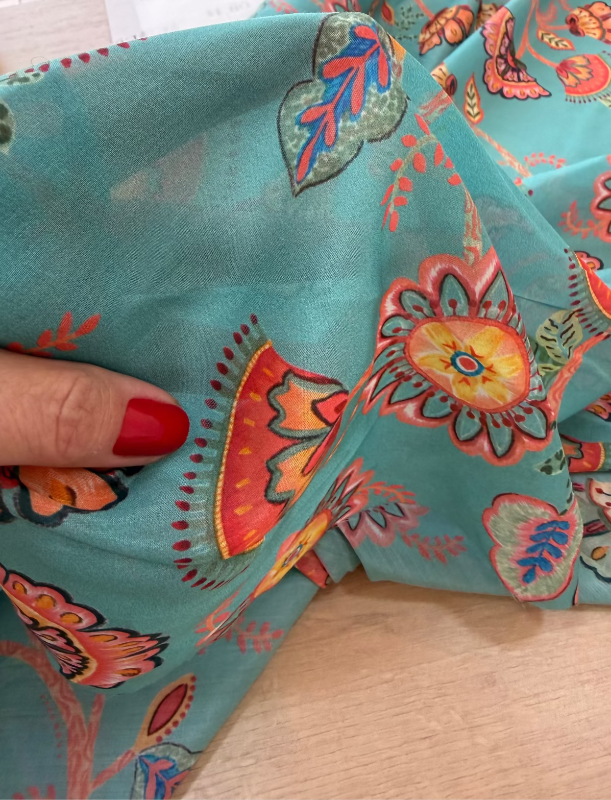 Cambraia de Algodão com Seda Estampada - R$ 79,90/metro