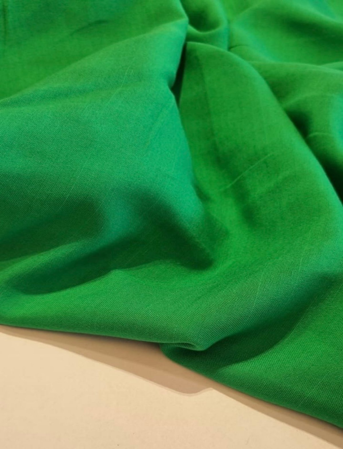 Viscose com Cânhamo viscose 84% , cânhamo 16% Verde - R$ 42,90/metro