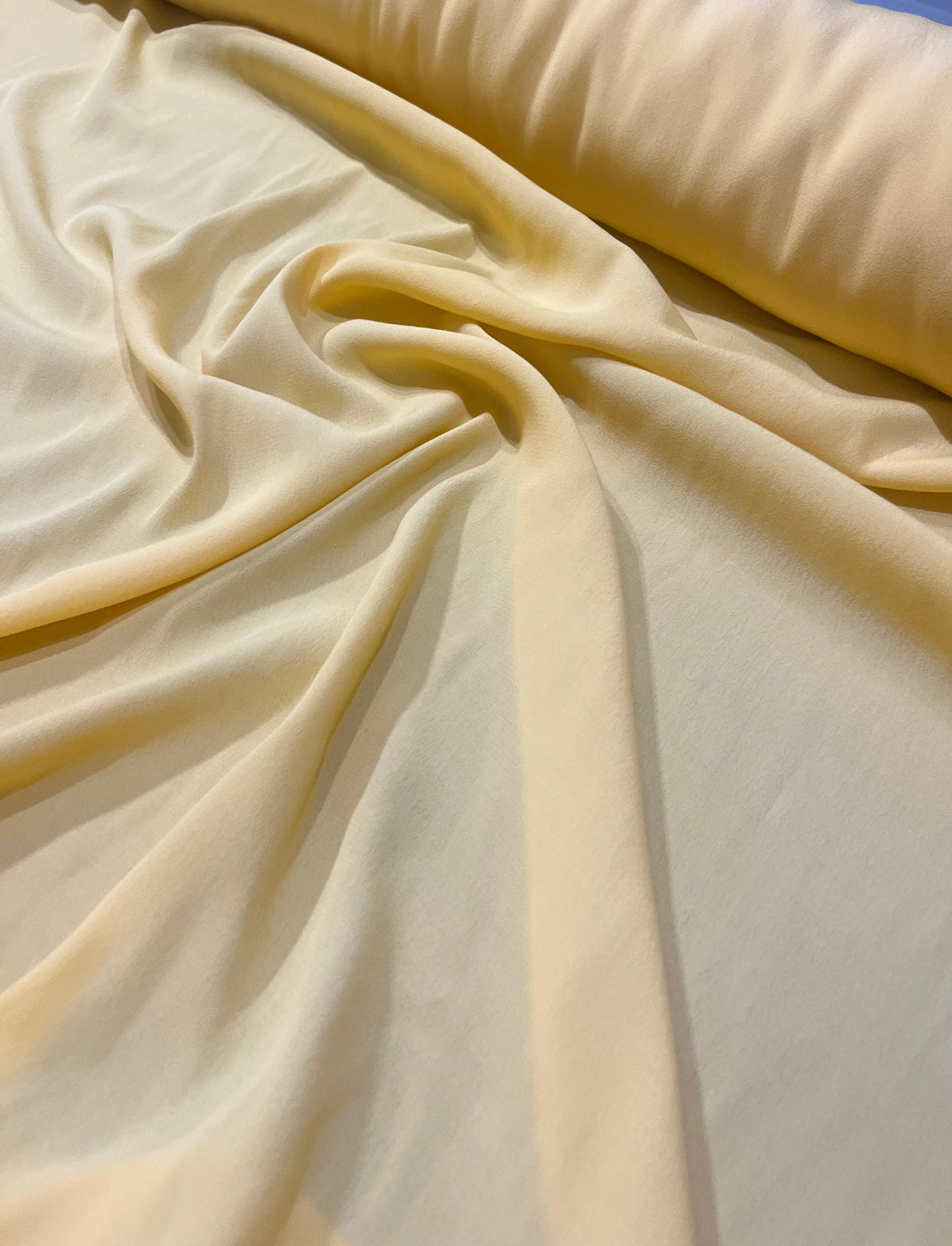 Crepe de viscose Encorpado - Amarelo Polenta - R$ 39,90/metro.