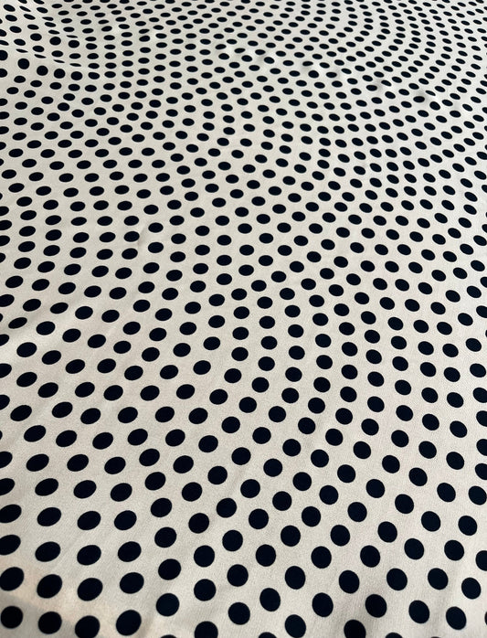 Crepe de viscose Poá - R$ 39,90/metro.