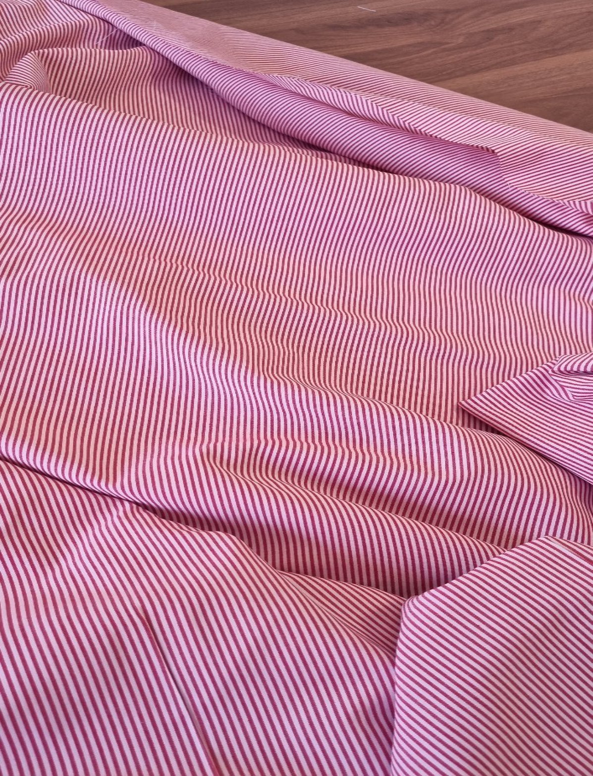 Tricoline Mista Listrada Fio tinto Vermelho - de R$ 39,90 por R$ 29,90/metro