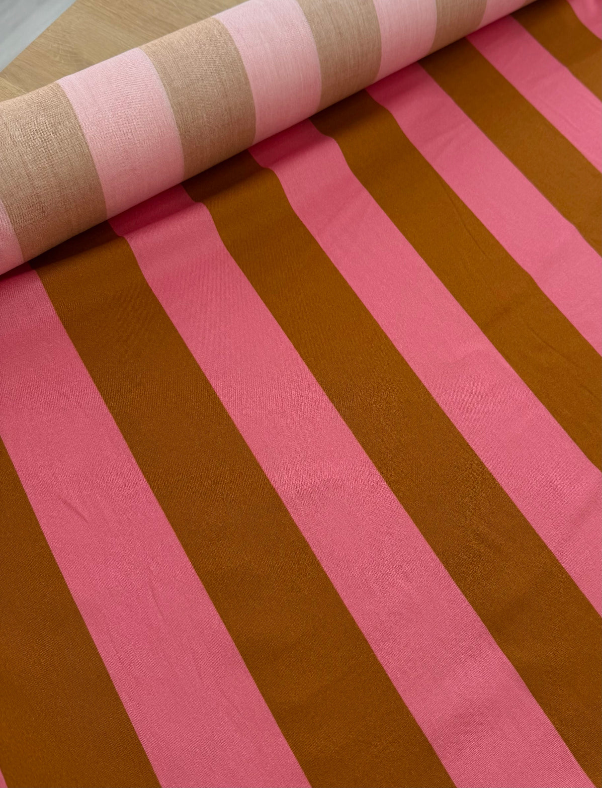 Viscose Estampada Listras Rosa/terracota R$ 59,90/metro exclusiva