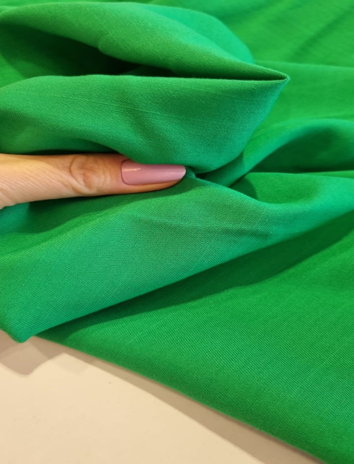 Viscose com Cânhamo viscose 84% , cânhamo 16% Verde - R$ 42,90/metro