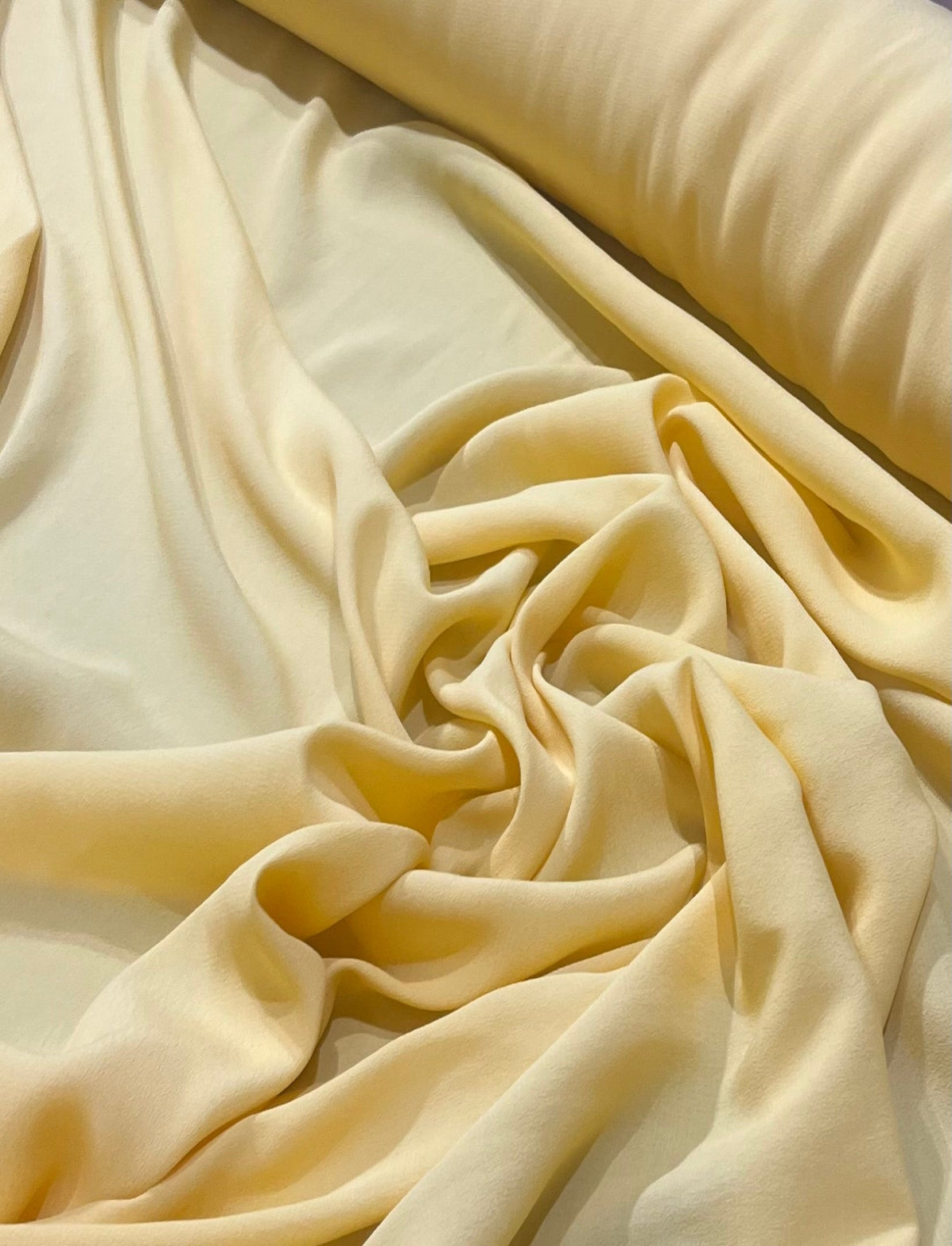 Crepe de viscose Encorpado - Amarelo Polenta - R$ 39,90/metro.