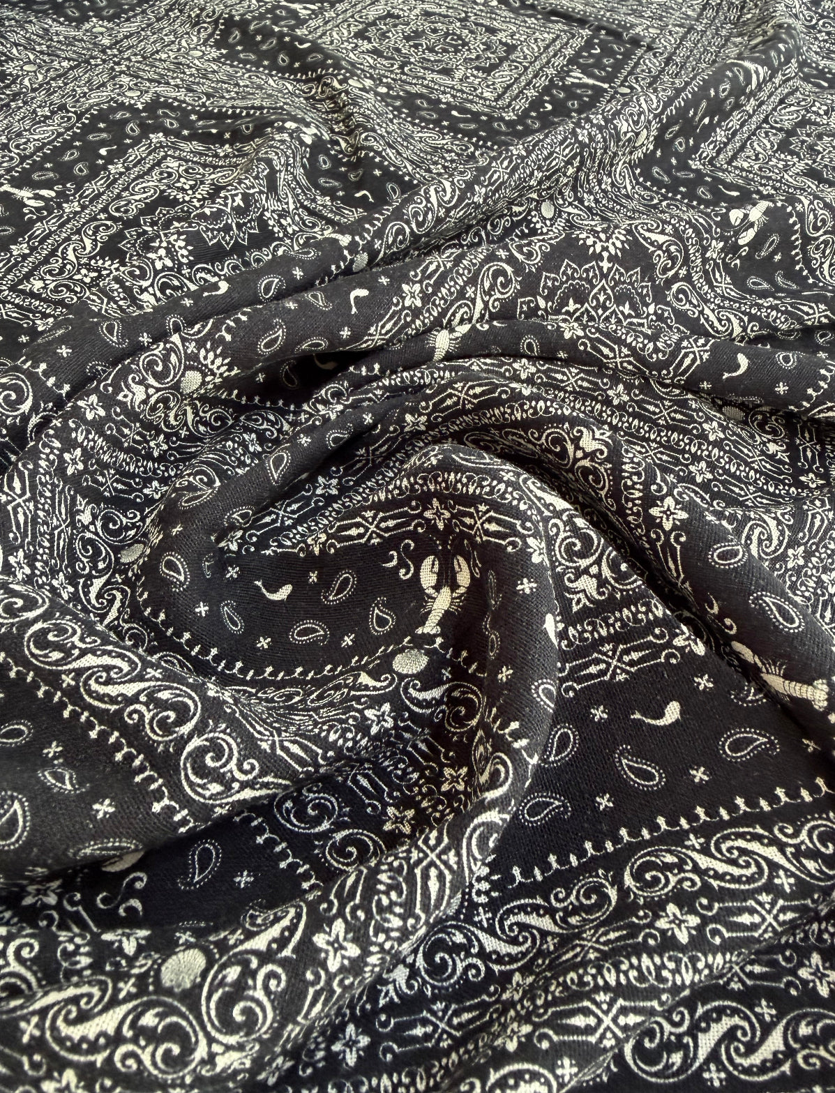 Viscolinho Estampa lenço  exclusiva - R$ 59,90/metro