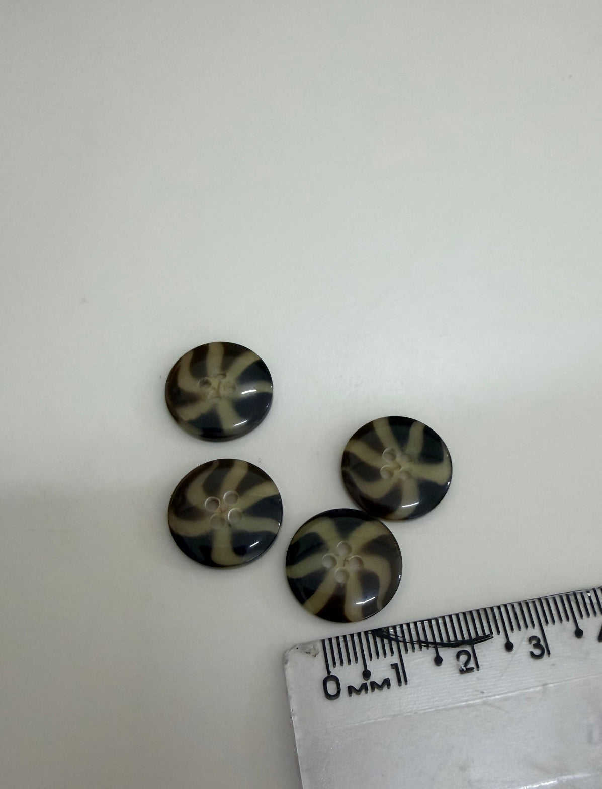 Botão Resina 4 furos- R$ 2,00unidade