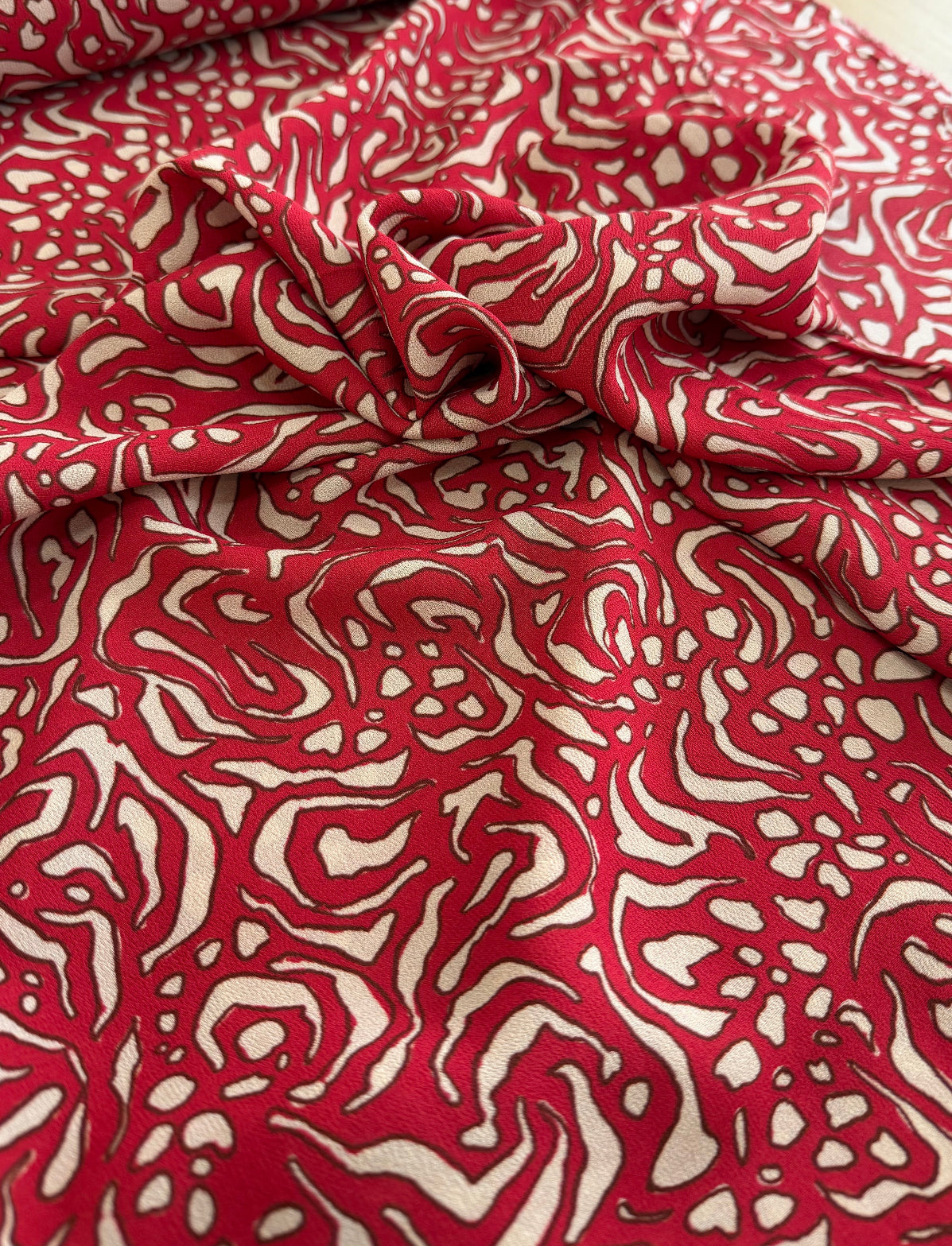 Crepe de viscose Estampado vermelho e creme