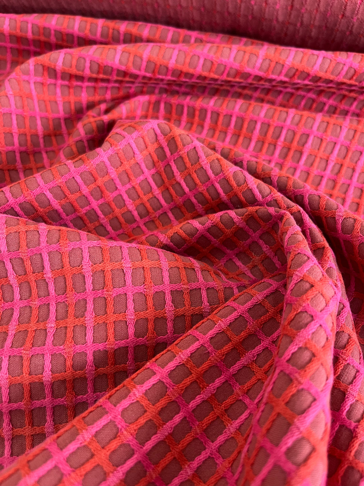 Algodão textura quadriculada Rosa e Vermelho - de R$ 69,90 por R$ 49,90/metro