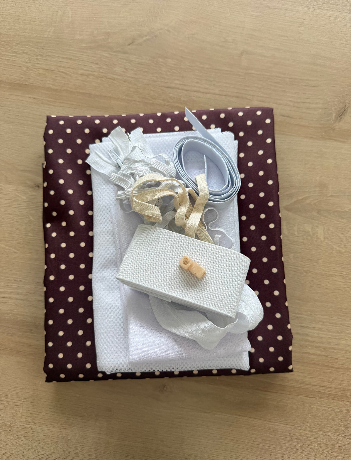 Kit Jaqueta Corta vento + shorts Poá   - R$ 149,90