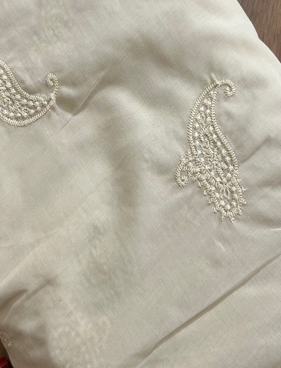 Cambraia Bordada Paisley Areia