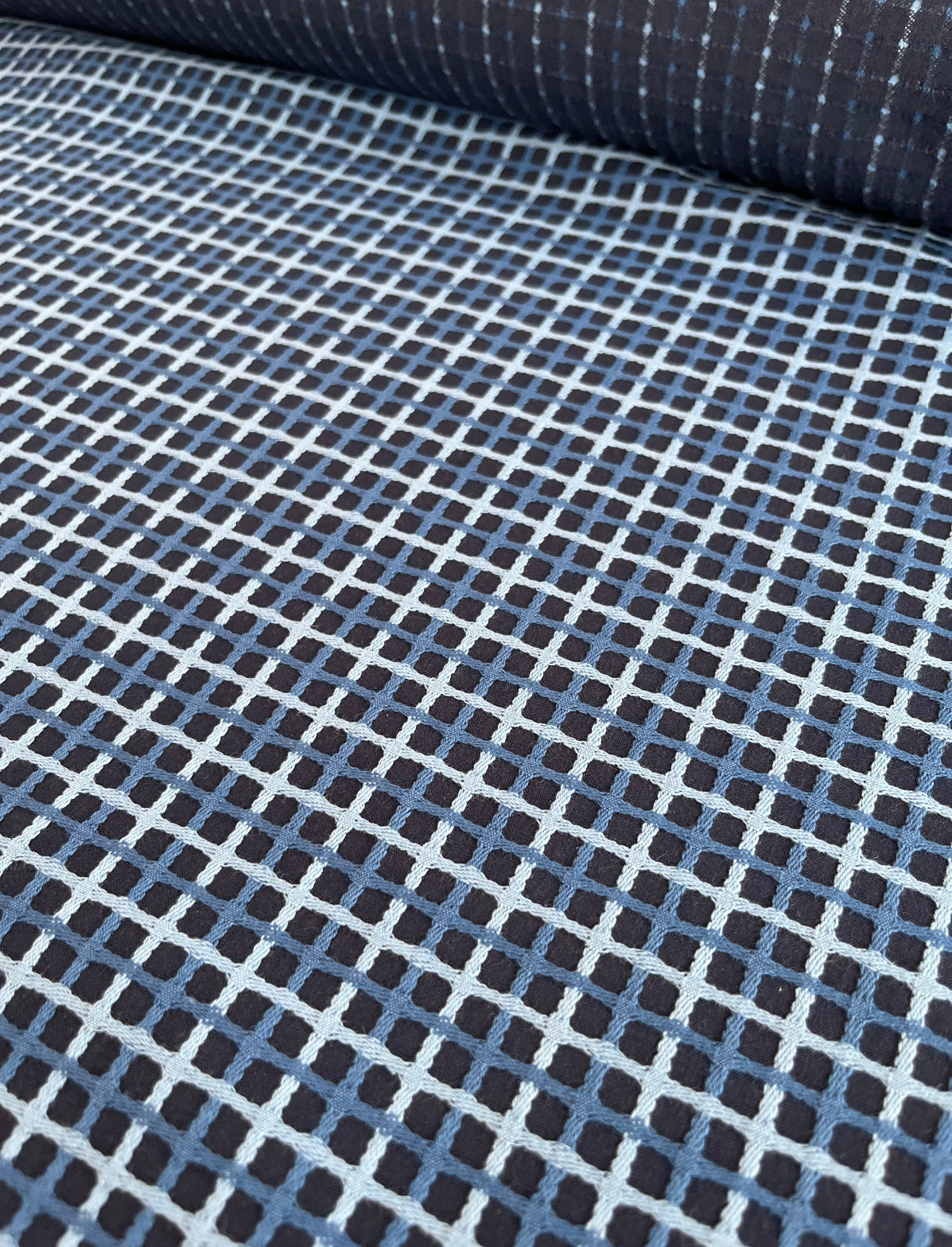 Algodão textura quadriculada  Azul - R$ 69,90 metro