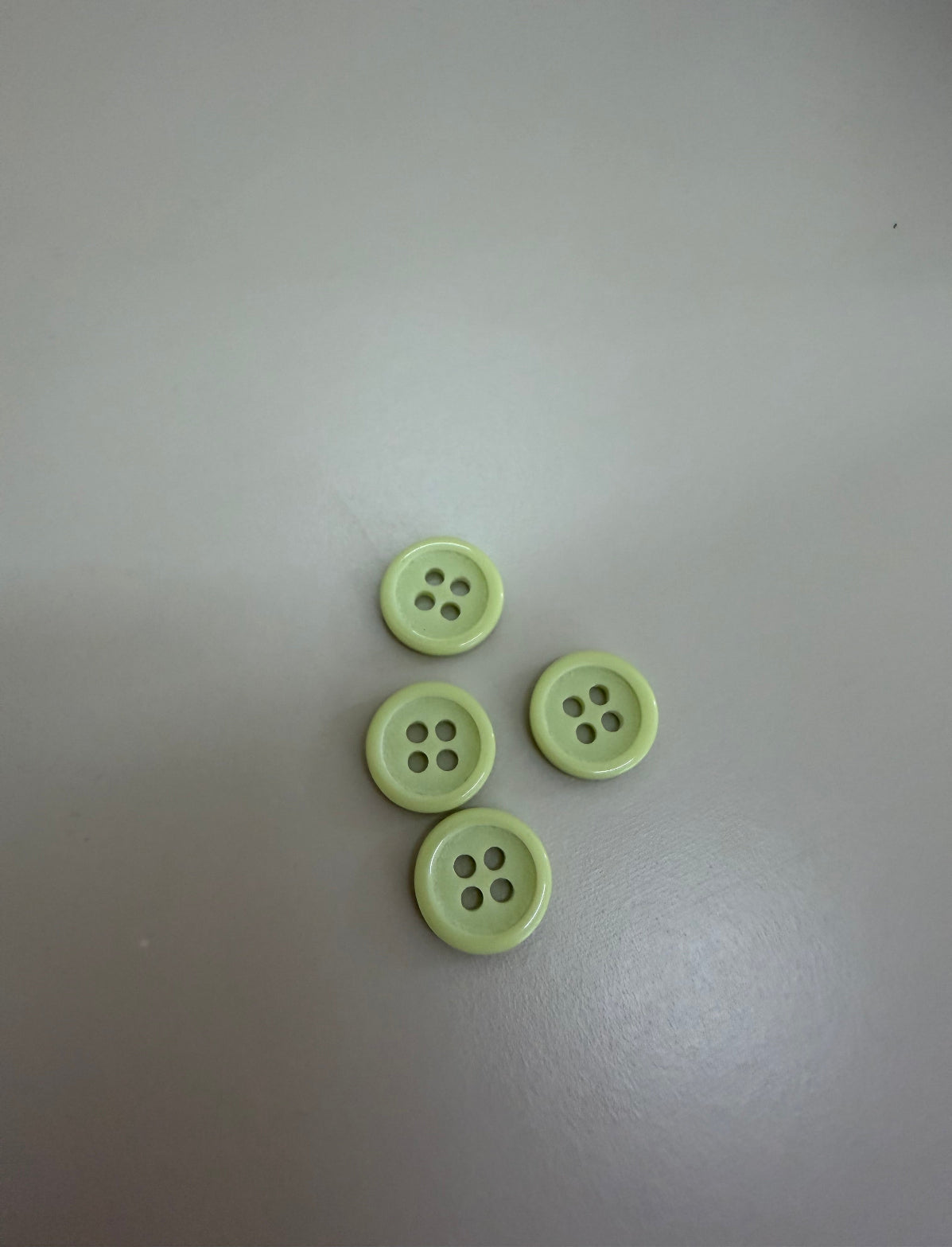 Botão 4 furos Verde  maçã verde   - R$ 0,25 unidade