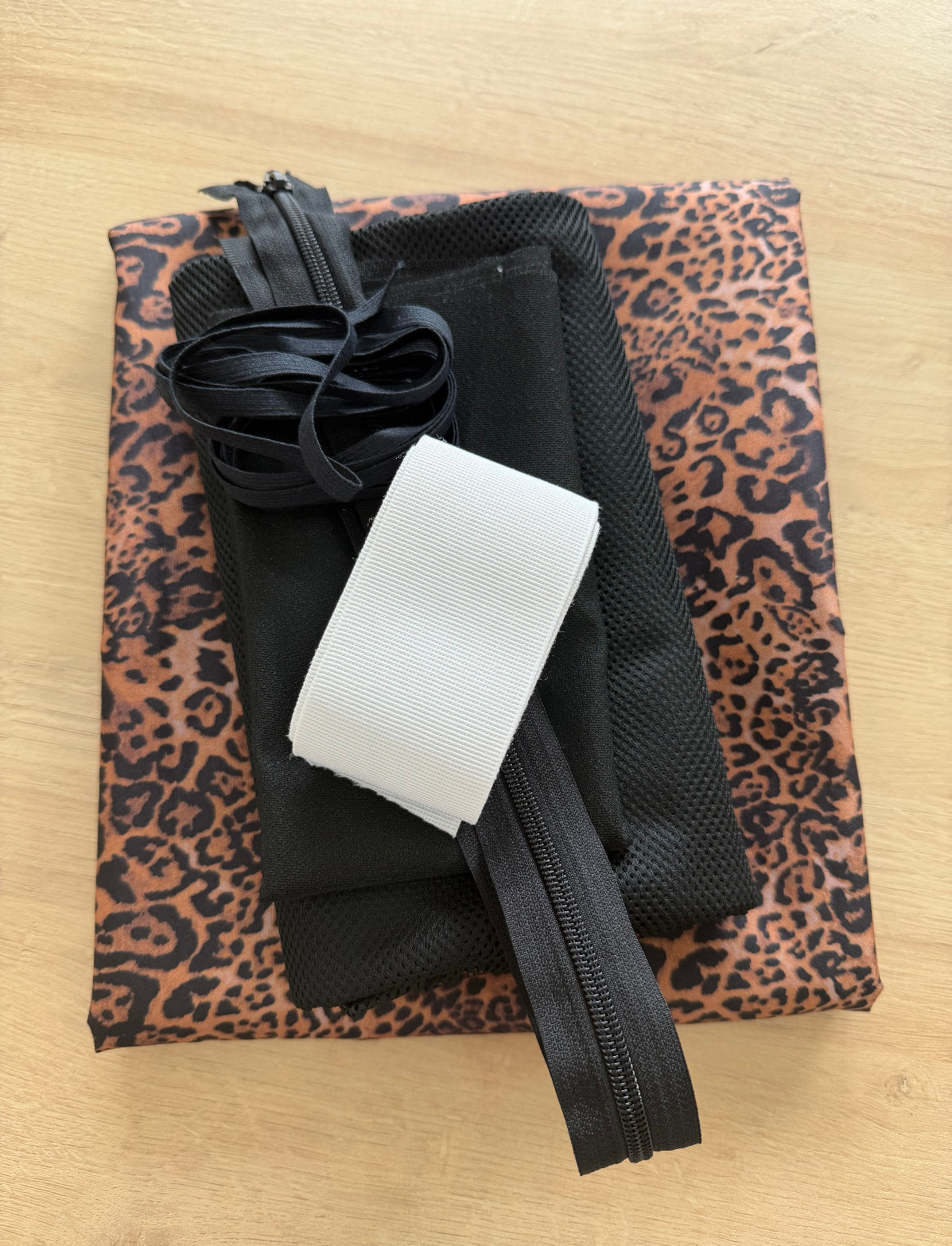 Kit Jaqueta Corta Vento Animal Print  - R$ 129,00
