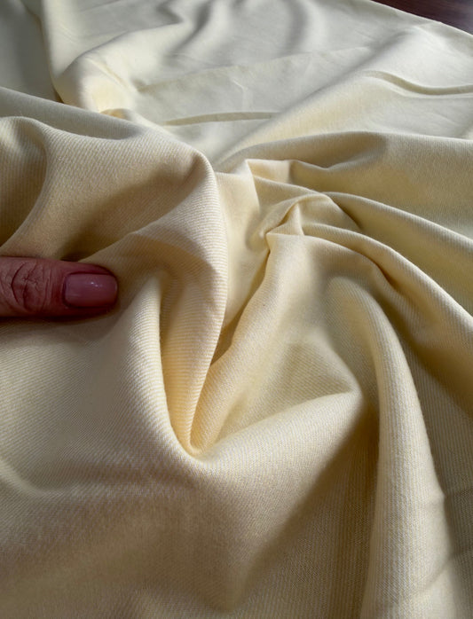 Flanela leve Amarelo Manteiga - R$ 59,90/metro