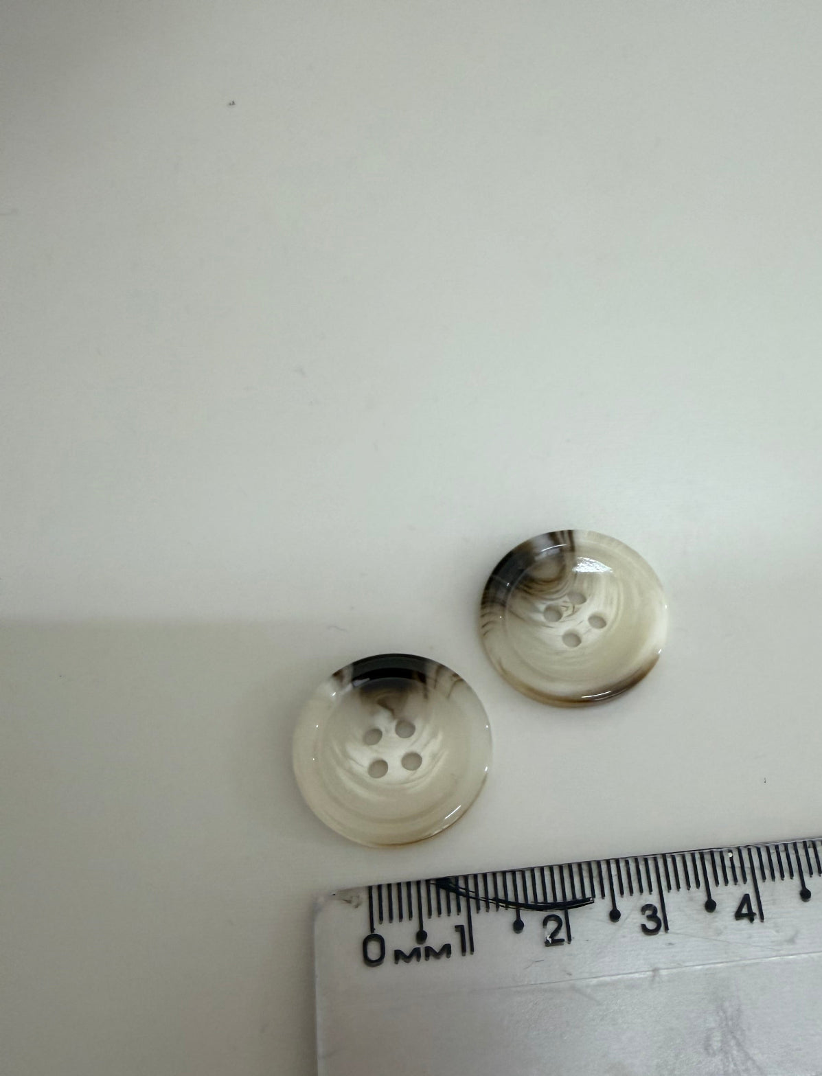 Botão Resina 4 furos- R$ 2,00 unidade