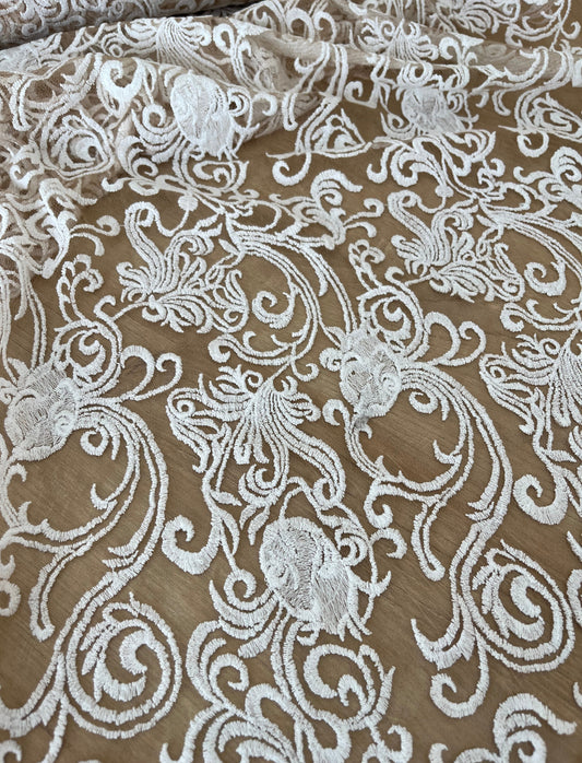 Tule bordado Off - R$ 59,90/metro