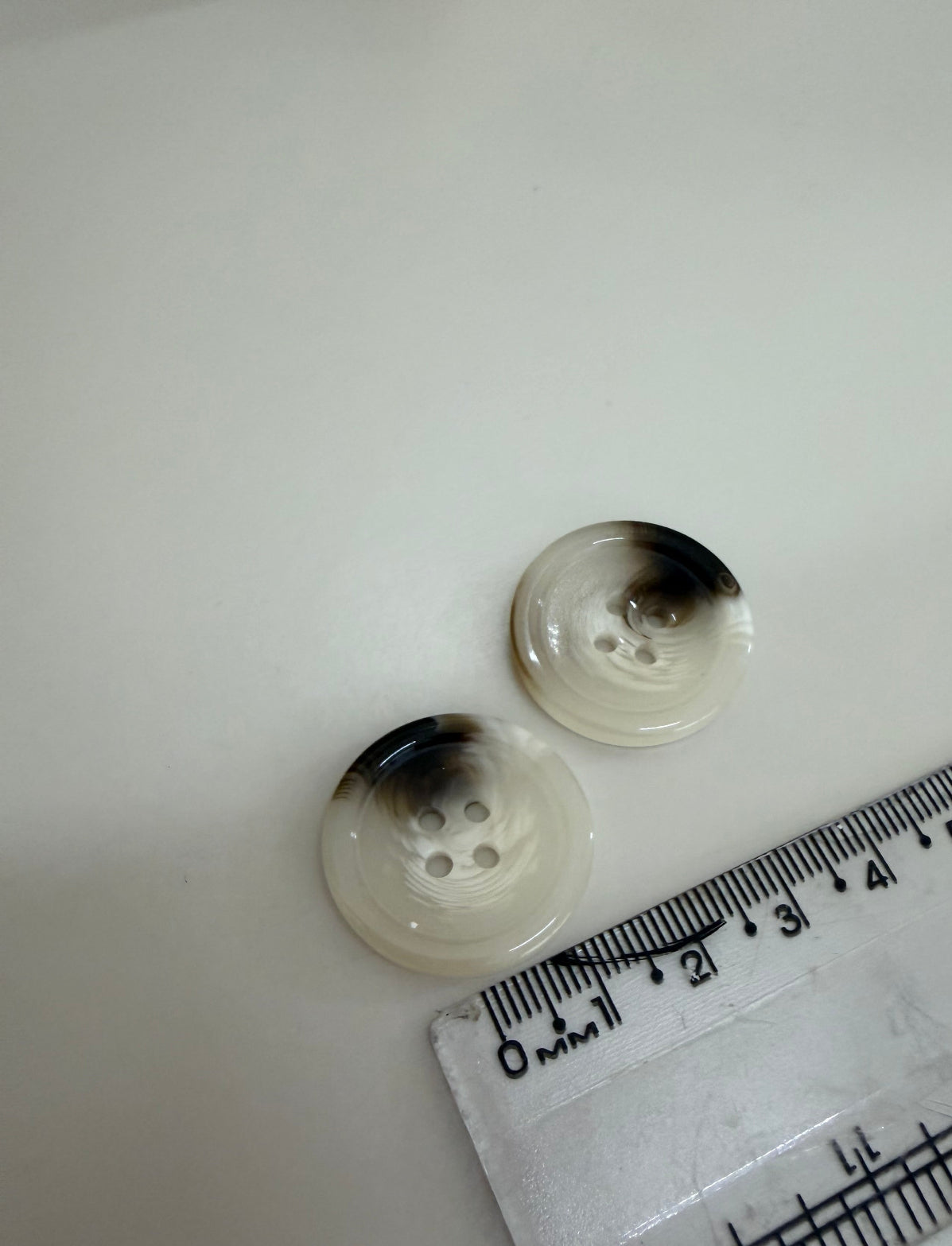 Botão Resina 4 furos- R$ 2,00 unidade