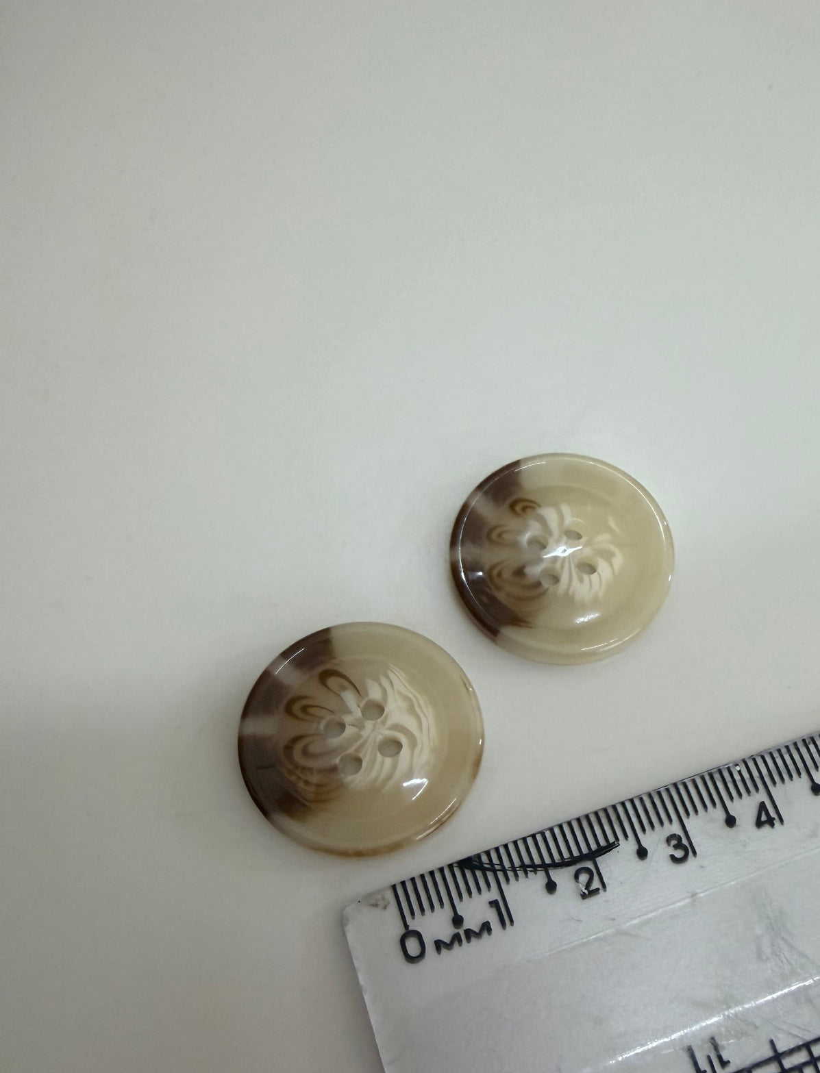 Botão Resina 4 furos- R$ 2,00 unidade