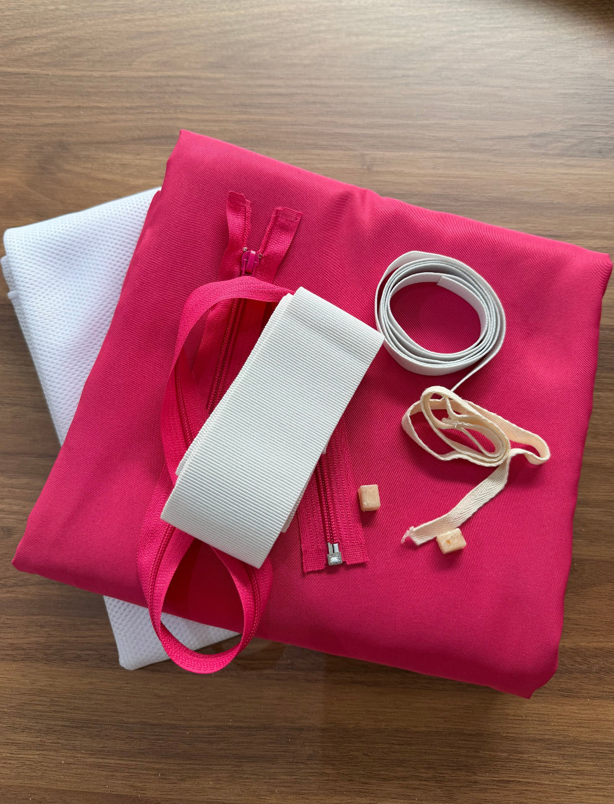 Kit Jaqueta Corta vento + shorts Rosa  - R$ 119,00