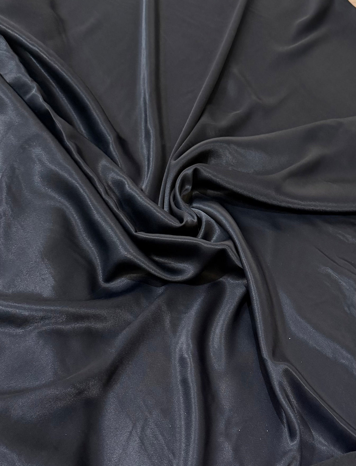 Viscose acetinada encorpada Preto - R$ 49,90/metro