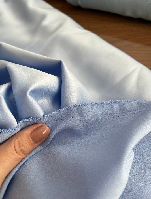 Crepe alfaiataria ( similar ao Patou) de poliéster Azul - de R$ 49,90 por R$ 29,90/metro