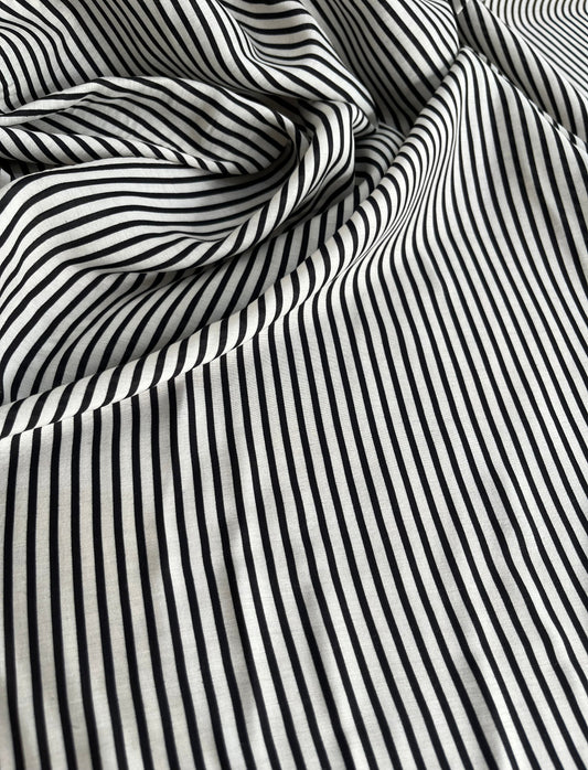 Viscose Estampada Listra Preto - R$ 39,90/ metro