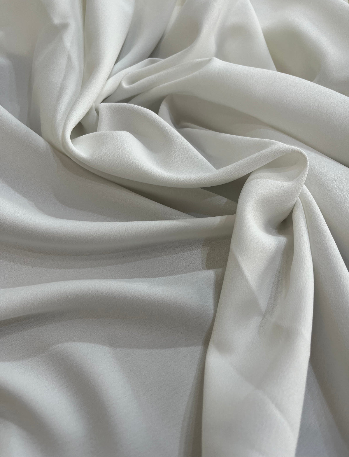 Crepe alfaiataria ( similar ao Patou) de poliéster Off  - de R$ 49,90 por R$ 29,90/metro