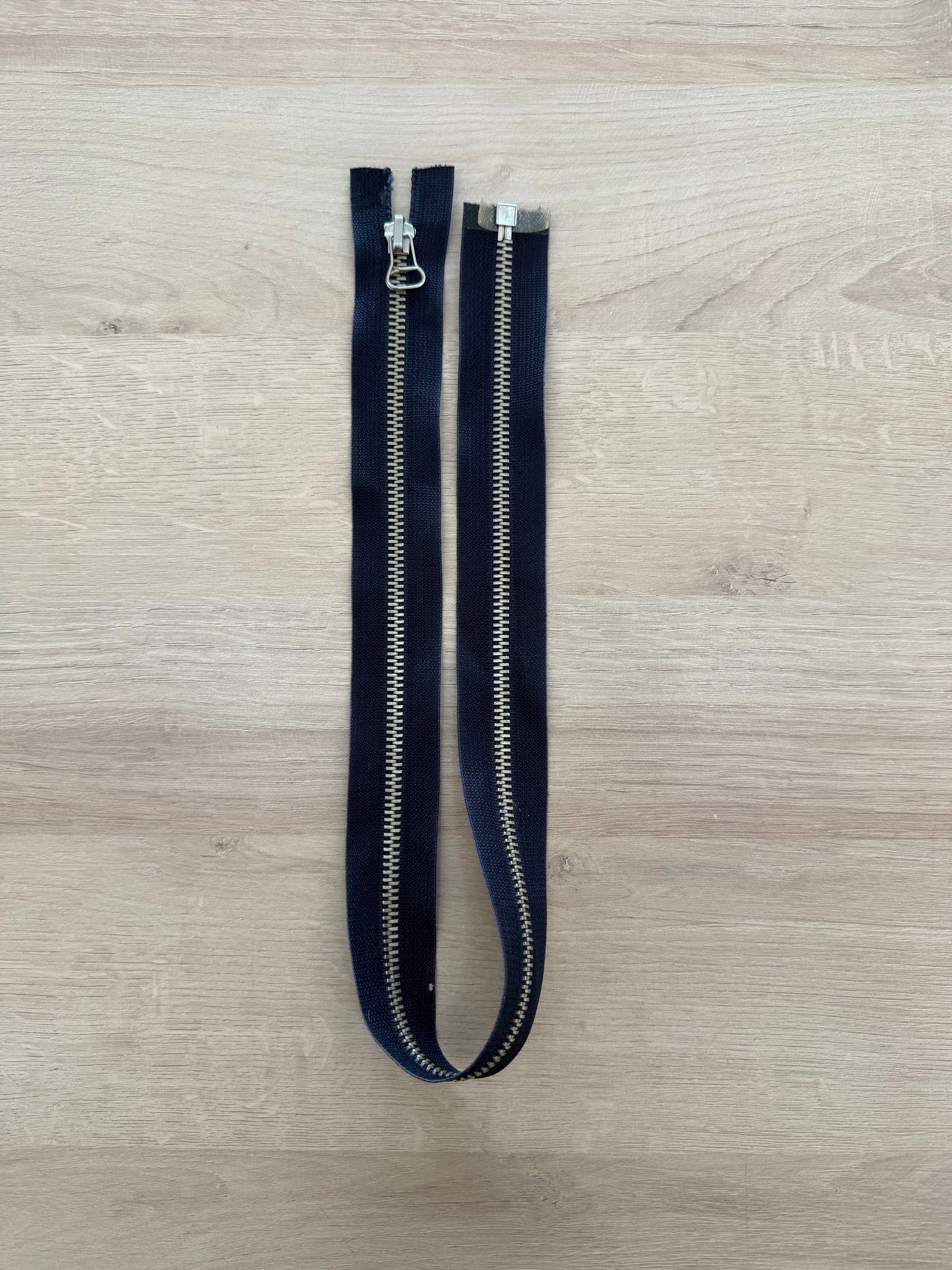 Zíper destacável de metal Preto 65cm - R$ 24,90