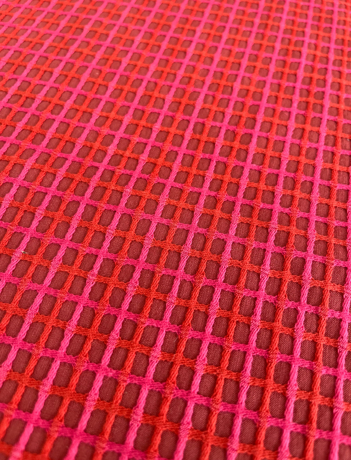 Algodão textura quadriculada Rosa e Vermelho - de R$ 69,90 por R$ 49,90/metro